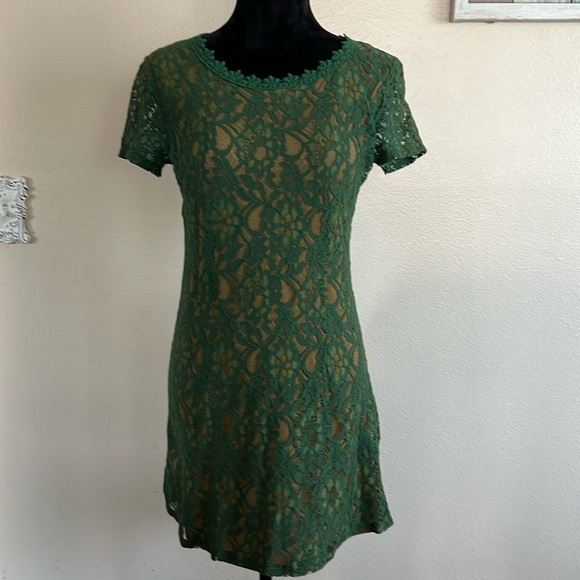 Forever 21 Dresses & Skirts - Beautiful forever, 21 green lace dress. Size small.